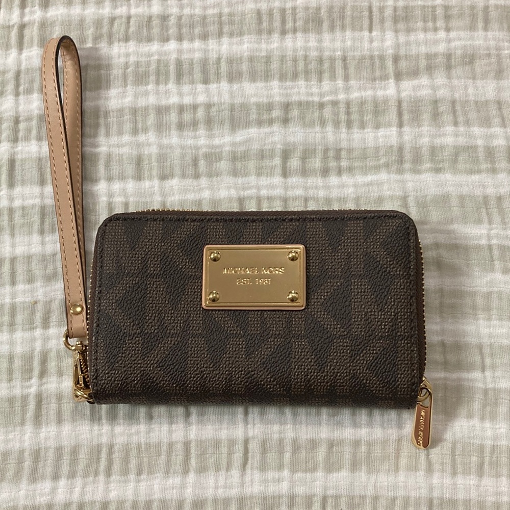 Michael Kors wristlet/wallet
